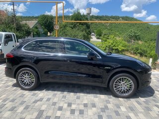 2016 Porsche Cayenne S E-Hybrid II Рестайлинг (958), чёрный, 5770000 рублей, вид 5