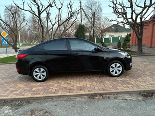 2015 Hyundai Solaris I Рестайлинг, чёрный, 820000 рублей, вид 4