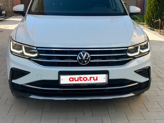 2021 Volkswagen Tiguan II Рестайлинг, белый, 3420000 рублей, вид 2
