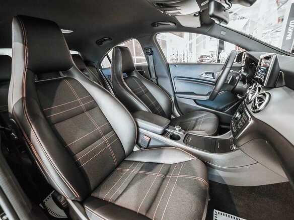 2013 Mercedes-Benz CLA 200 I (C117, X117), чёрный - вид 27