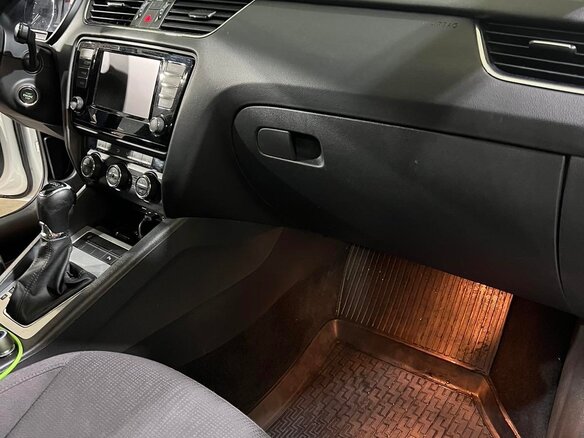 2016 Skoda Octavia III (A7), белый - вид 10