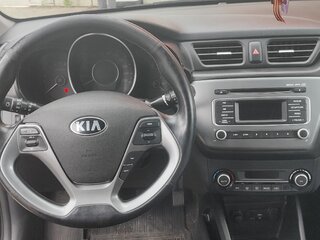 2017 Kia Rio III Рестайлинг, чёрный, 950000 рублей, вид 5