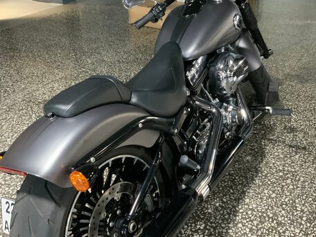 2016 Harley-Davidson Breakout, чёрный, 2359999 рублей, вид 4