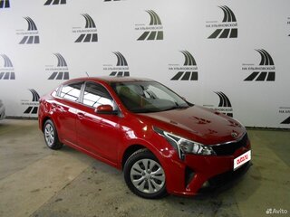2021 Kia Rio IV Рестайлинг, красный, 1590000 рублей, вид 1
