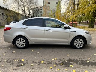 2011 Kia Rio 5-speed III, серебристый, 840000 рублей, вид 4