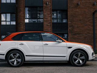2016 Bentley Bentayga I, белый, 9900000 рублей, вид 4