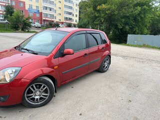 2008 Ford Fiesta Mk5, красный, 290000 рублей, вид 2