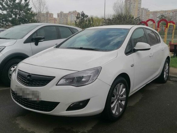 2011 Opel Astra J, белый, 670000 рублей