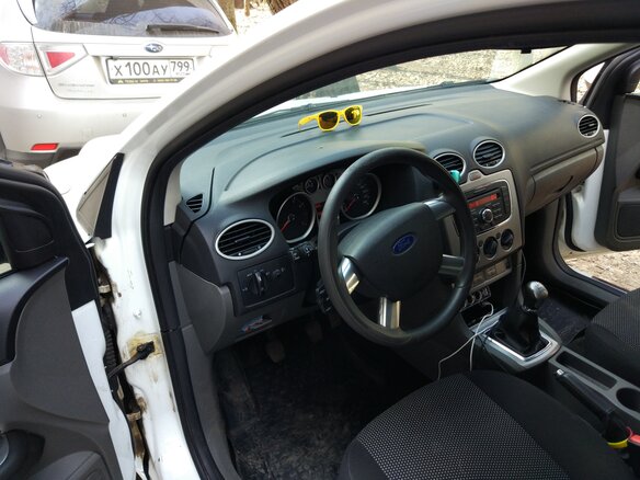2010 Ford Focus II Рестайлинг, белый - вид 3