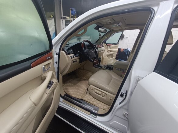 2010 Lexus LX 570 III, белый, 7500000 рублей - вид 9