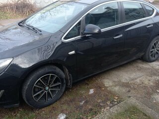 2013 Opel Astra J Рестайлинг, чёрный, 755000 рублей, вид 3