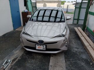 2018 Toyota Prius IV (XW50), серебристый, 1850000 рублей, вид 2