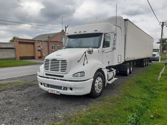 2003 Freightliner Columbia, белый, 1450000 рублей - вид 2