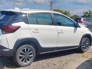 2022 Toyota Yaris L X XP150 Рестайлинг, белый, 1820000 рублей, вид 3