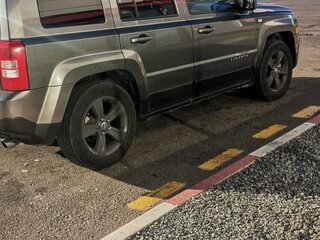 2012 Jeep Liberty (Patriot), серый, 1250000 рублей, вид 2