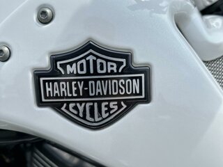 2015 Harley-Davidson V-Rod Muscle, белый, 1500000 рублей, вид 2