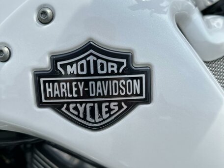 2015 Harley-Davidson V-Rod Muscle, белый, 1500000 рублей, вид 2