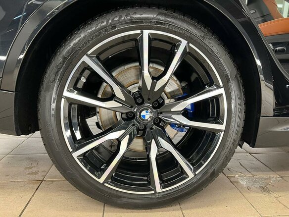2019 BMW X7 M50d I (G07), чёрный, 8900000 рублей - вид 2