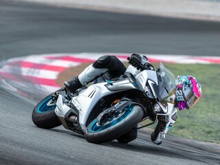 2026 CFMoto 675SR-R, серый, 769410 рублей, вид 2