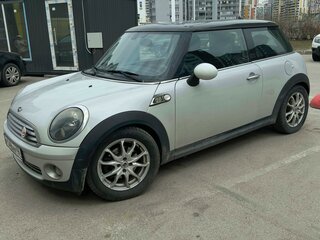 2010 Mini Hatch Cooper II (R56) Рестайлинг, серебристый, 1100000 рублей, вид 1