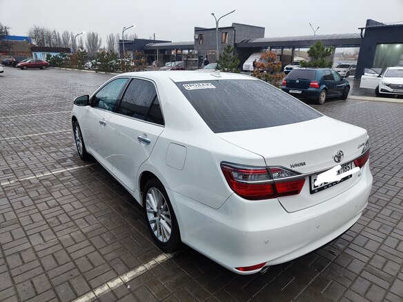 2015 Toyota Camry VII (XV50) Рестайлинг, белый, 2200000 рублей - вид 6