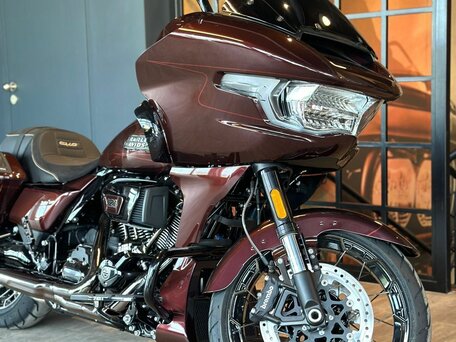 2024 Harley-Davidson CVO Road Glide, пурпурный, 6350000 рублей, вид 2