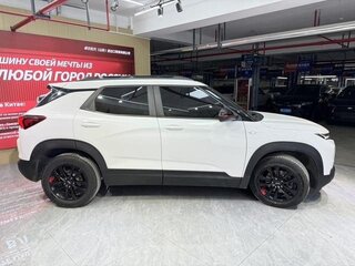 2022 Chevrolet TrailBlazer III, белый, 1370000 рублей, вид 2