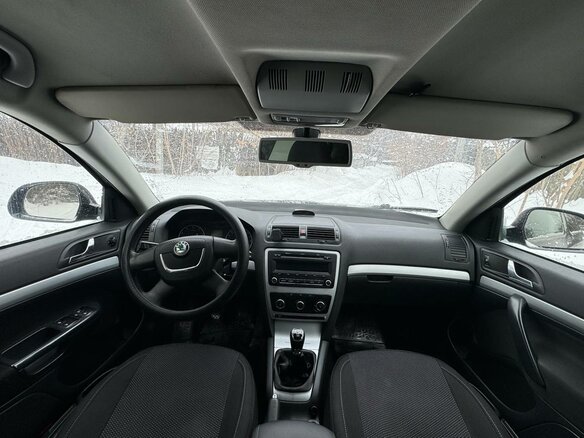 2011 Skoda Octavia II (A5) Рестайлинг, чёрный, 900000 рублей - вид 4