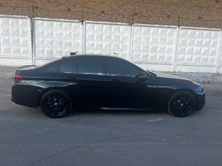 2013 BMW 5 серии 520i VI (F10/F11/F07) Рестайлинг, чёрный, 1850000 рублей, вид 4