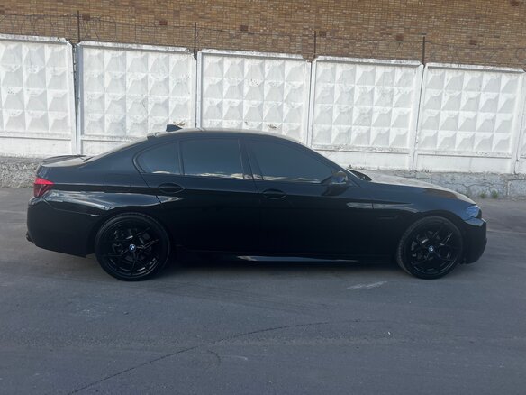 2013 BMW 5 серии 520i VI (F10/F11/F07) Рестайлинг, чёрный, 1850000 рублей - вид 3