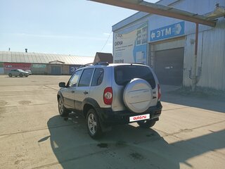 2012 Chevrolet Niva I Рестайлинг, серебристый, 415000 рублей, вид 4