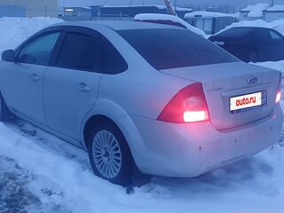 2011 Ford Focus II Рестайлинг, серебристый, 550000 рублей, вид 4