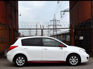 2013 Nissan Tiida I Рестайлинг, белый, 750000 рублей, вид 4