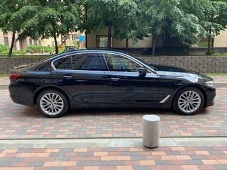 2017 BMW 5 серии 520d xDrive VII (G30/G31/G38), чёрный, 4000000 рублей, вид 4