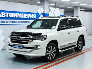 2018 Toyota Land Cruiser 200 Series Рестайлинг 2, белый, 6700000 рублей, вид 2