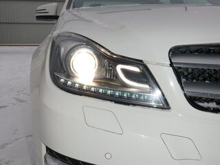 2011 Mercedes-Benz C-Класс 200 III (W204) Рестайлинг, белый, 1350000 рублей, вид 3
