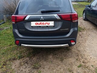 2018 Mitsubishi Outlander III Рестайлинг 2, серый, 1550000 рублей, вид 3