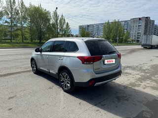 2015 Mitsubishi Outlander III Рестайлинг 2, серебристый, 1650000 рублей, вид 5