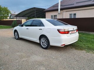 2016 Toyota Camry VII (XV50) Рестайлинг, белый, 2650000 рублей, вид 3