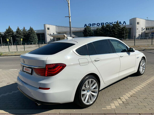 2010 BMW 5 серии 535i VI (F10/F11/F07), белый - вид 2
