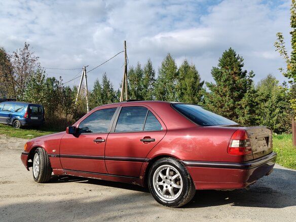 2000 Mercedes-Benz C-Класс 180 I (W202) Рестайлинг, чёрный, 300000 рублей - вид 10