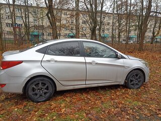 2016 Hyundai Solaris I Рестайлинг, серебристый, 597000 рублей, вид 3