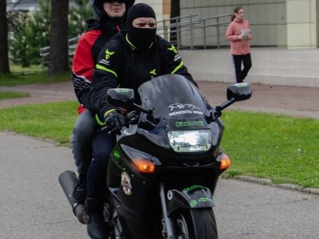 2005 Kawasaki ZZR 600, чёрный, 350000 рублей, вид 3