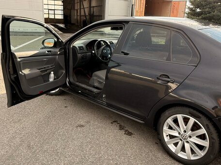 2008 Volkswagen Jetta V, чёрный, 570000 рублей, вид 2