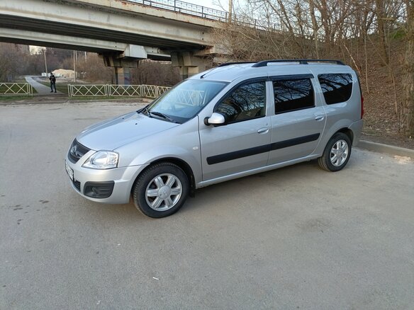 2013 Lada (ВАЗ) Largus I, серебристый, 1050000 рублей