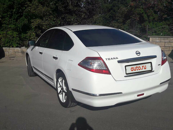 2013 Nissan Teana II (J32) Рестайлинг, белый - вид 2