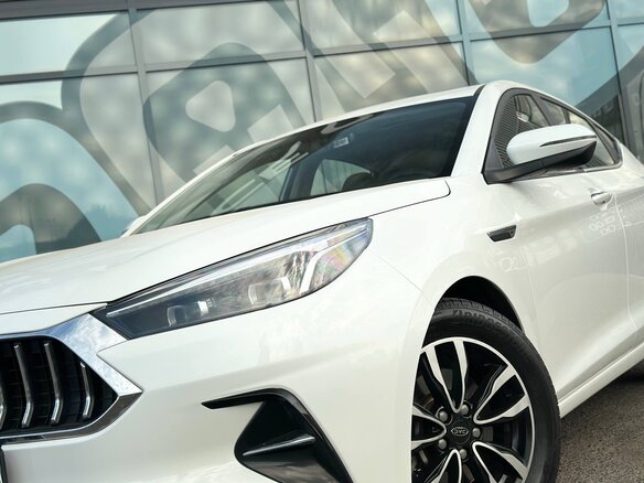 2021 JAC J7 I, белый - вид 9