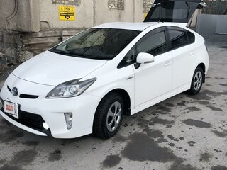 2015 Toyota Prius III Рестайлинг (XW30), белый, 1290000 рублей, вид 1