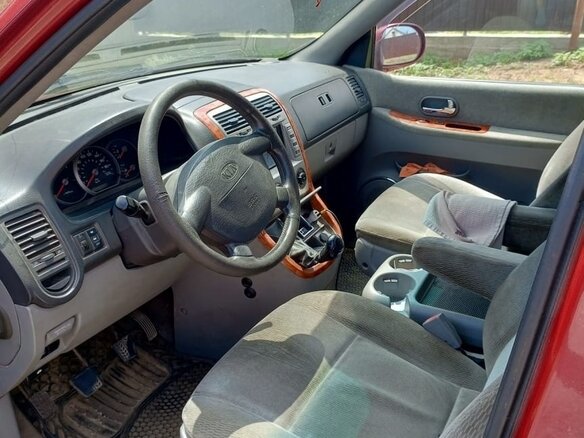 2005 Kia Carnival I Рестайлинг, красный, 550000 рублей - вид 4