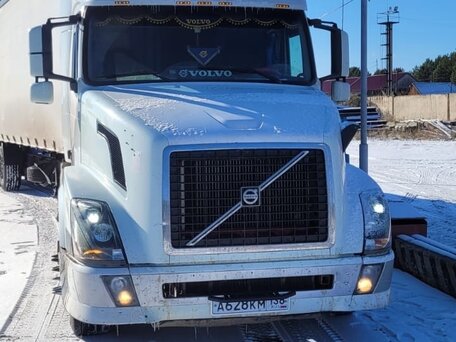 2003 Volvo VNL, белый, 2200000 рублей, вид 1